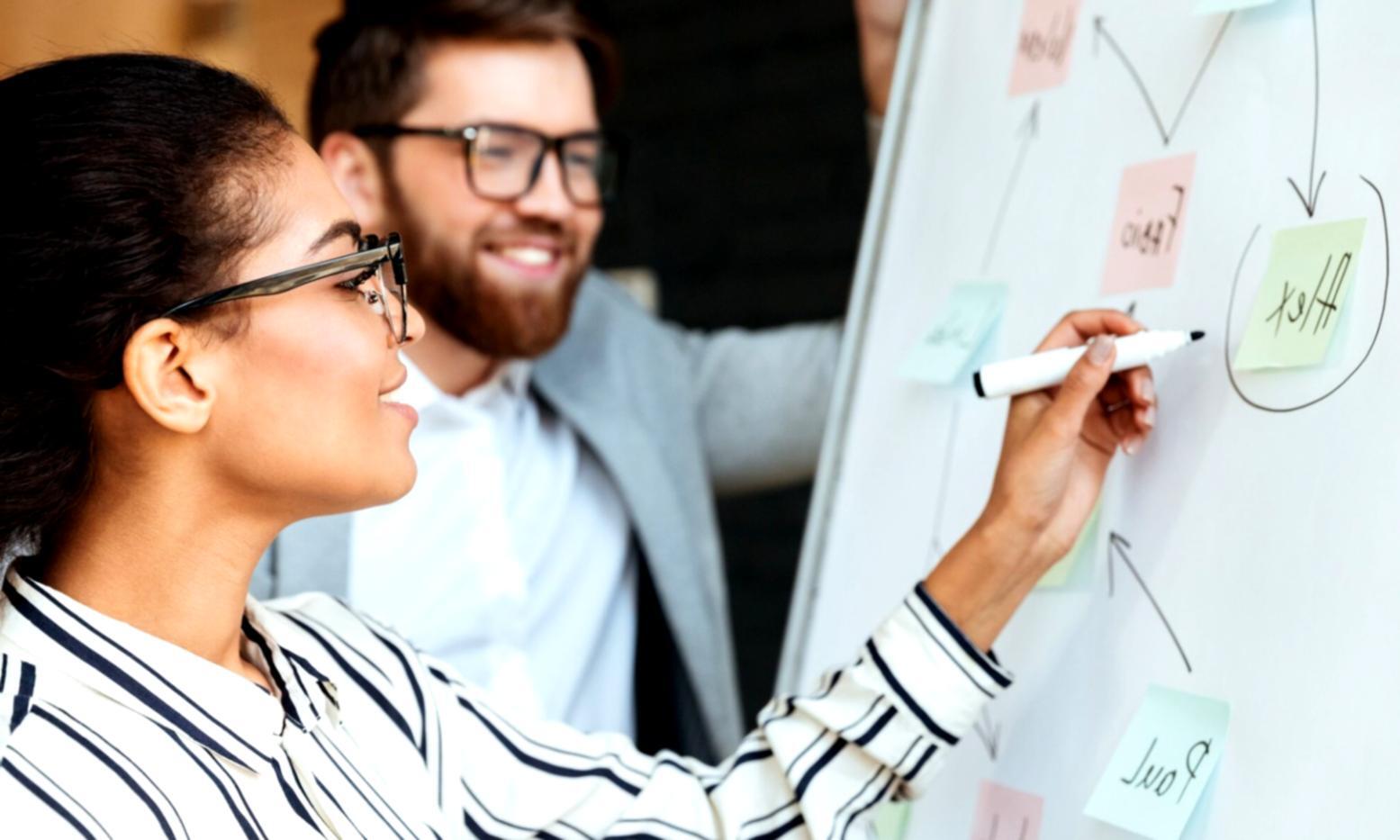 Formation en analyse financière avec documents et graphiques